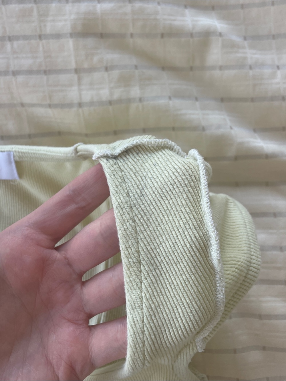 Isalis Ribbed Crop Top With Cap Sleeves & Reverse Sitching - Picture 4 of 4